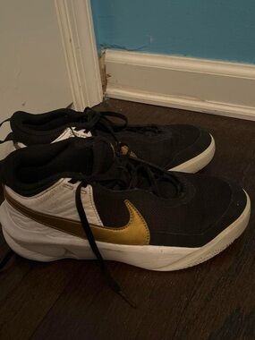 Nike Men’s Black White and Gold Low-Top Sneakers